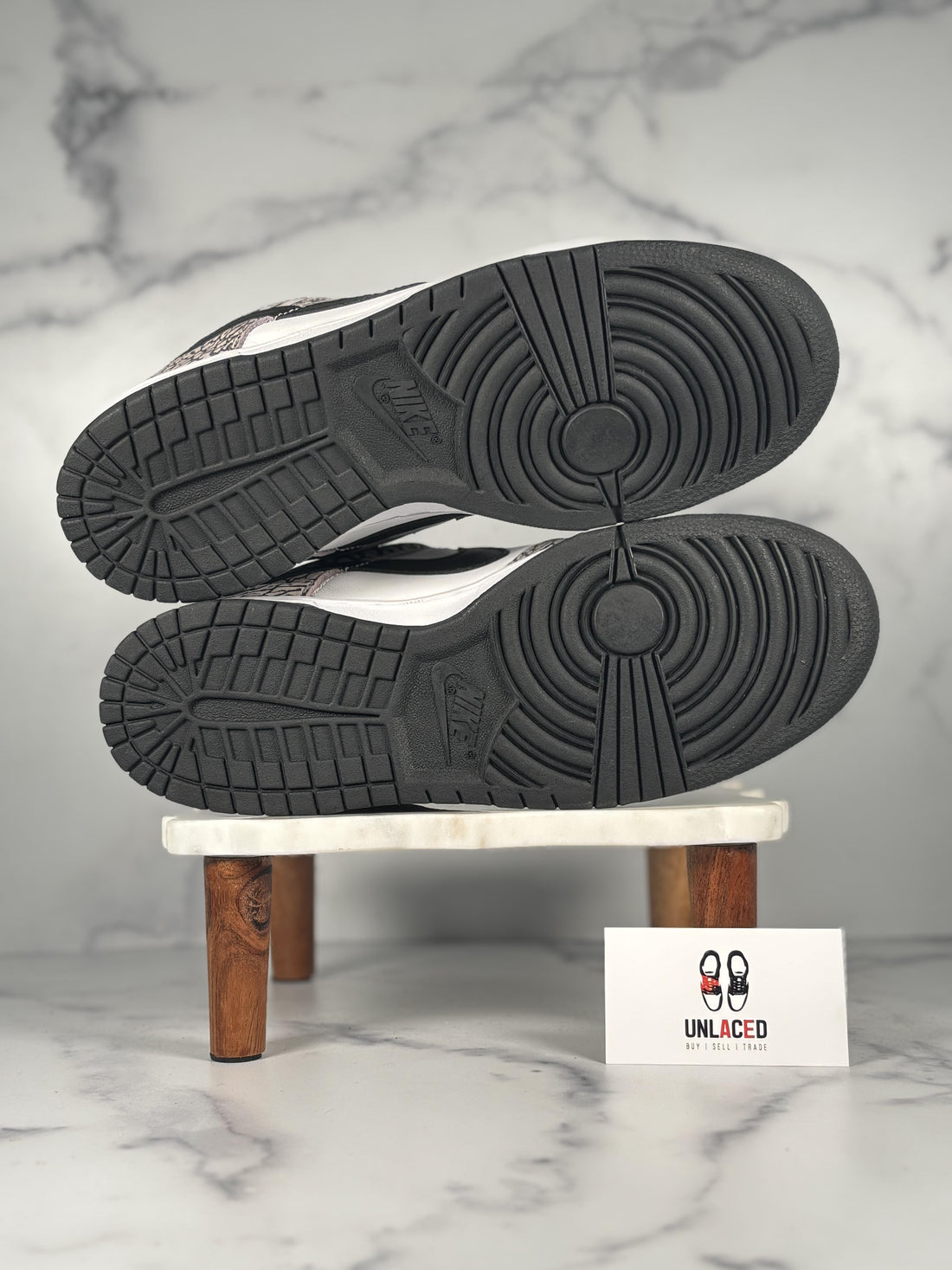 Nike SB Dunk Low 'Supreme White Cement (2002)'