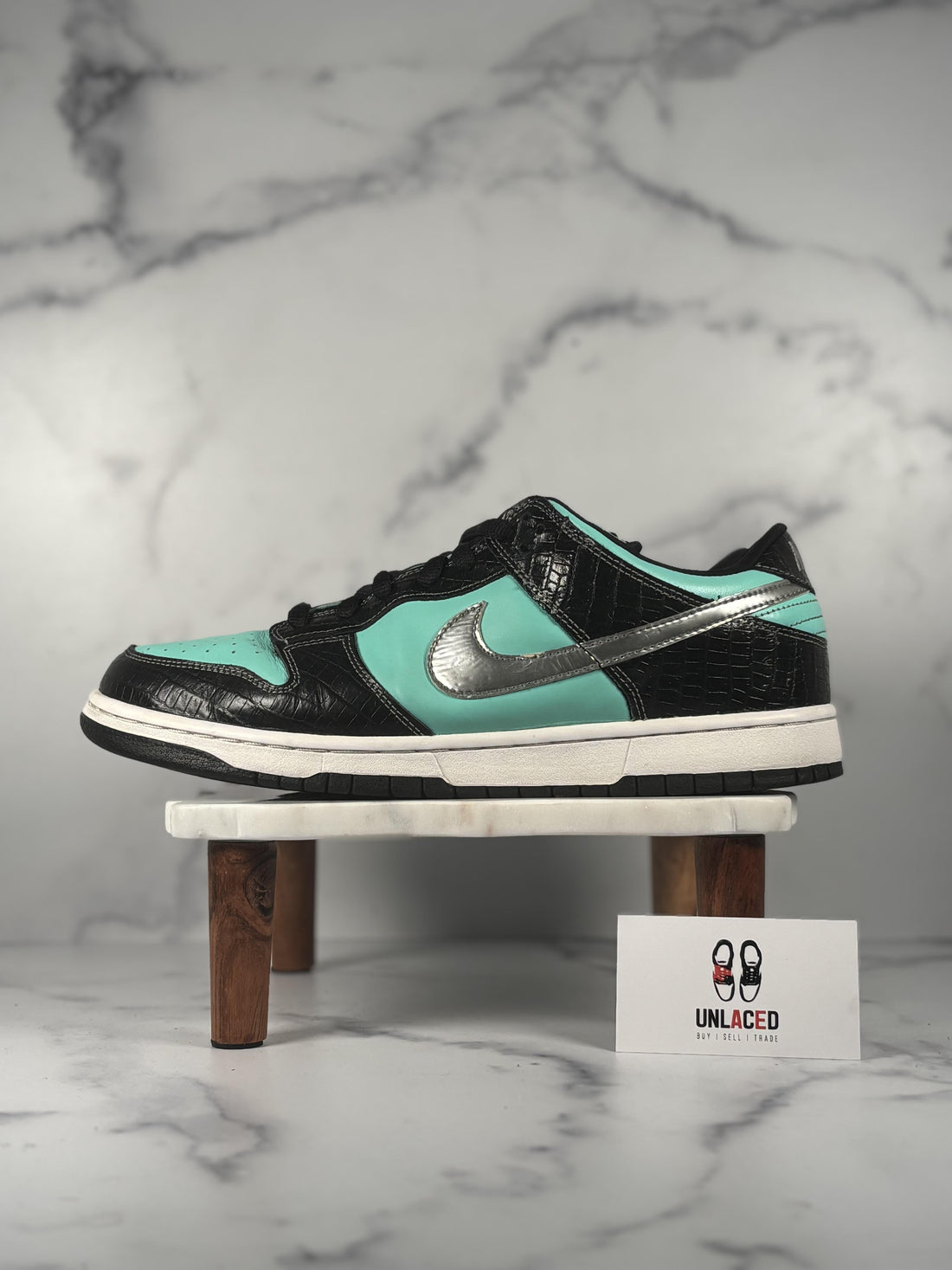 Nike SB Dunk Low 'Diamond Supply Co.'