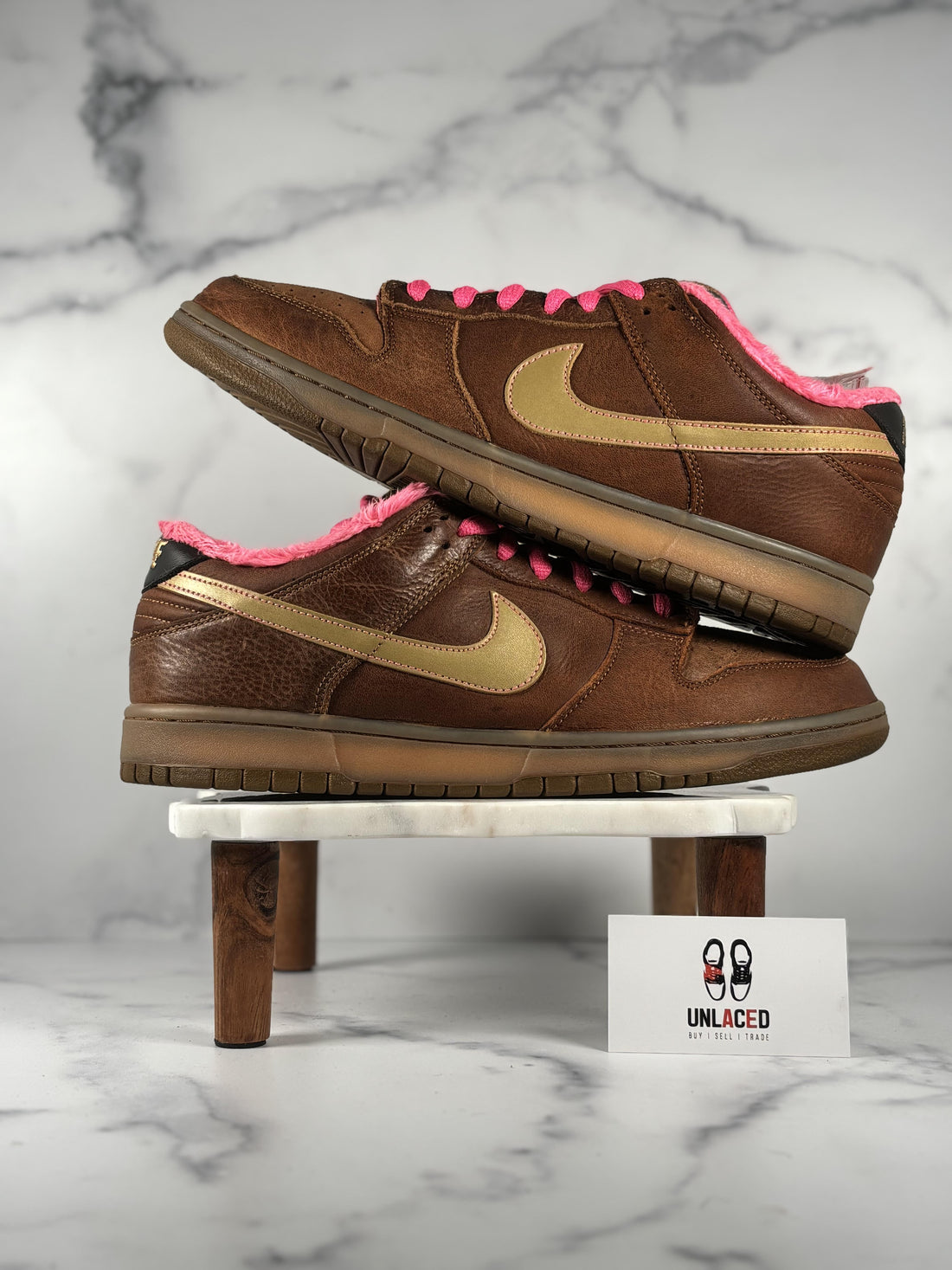 Nike SB Dunk Low 'Gibson Guitar Case'