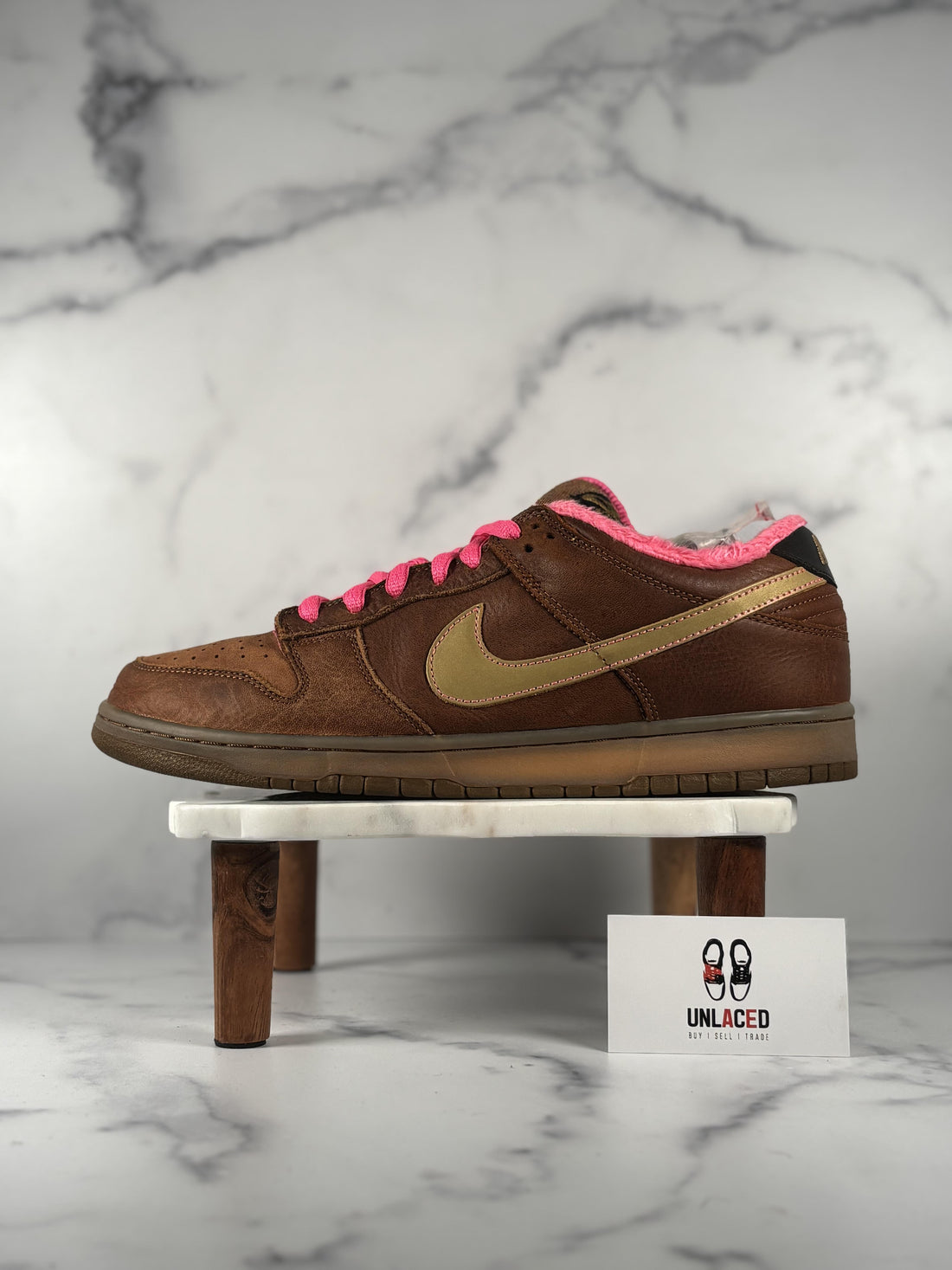 Nike SB Dunk Low 'Gibson Guitar Case'